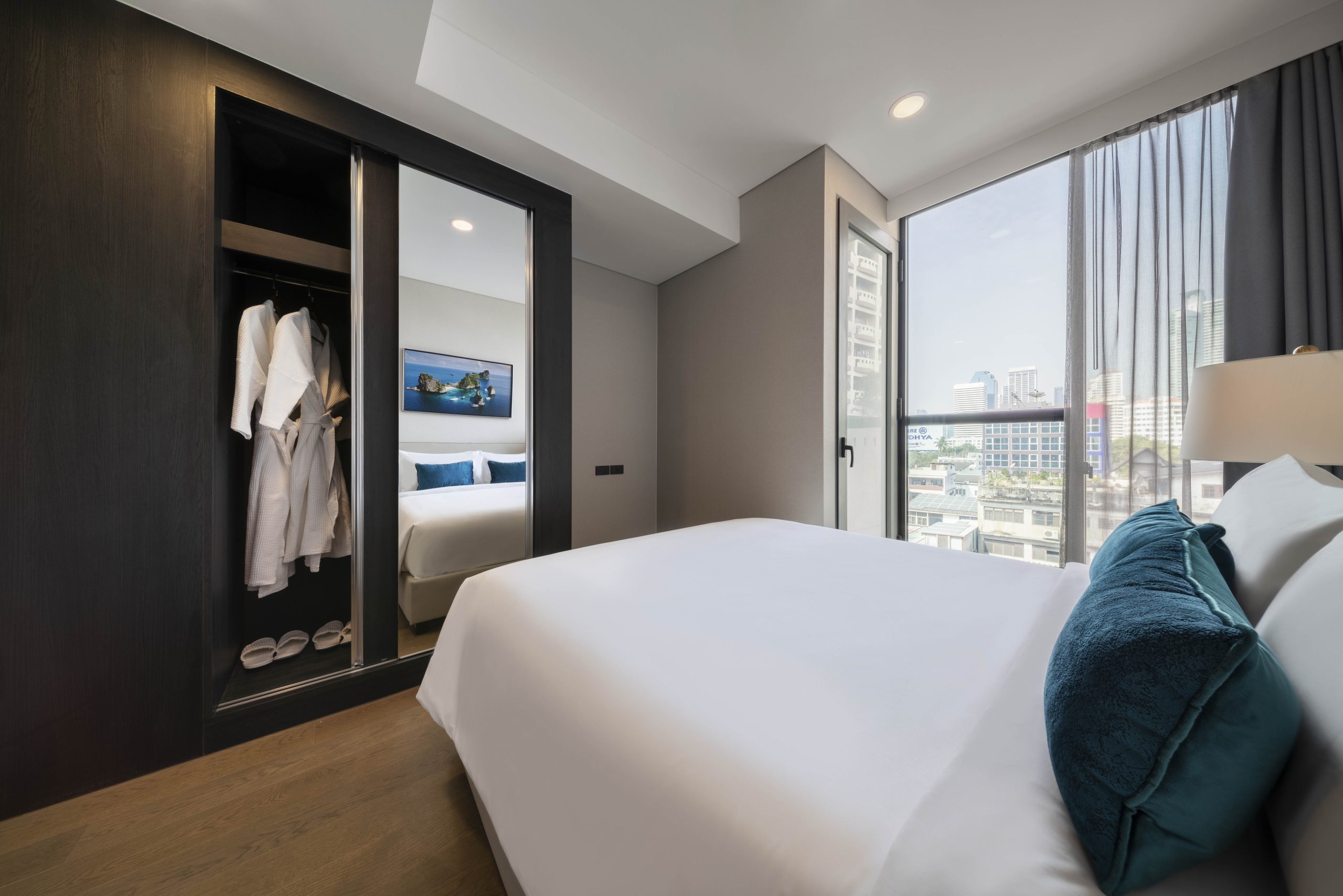 Wyndham-Queen_2BR-Suite-08-scaled.jpg
