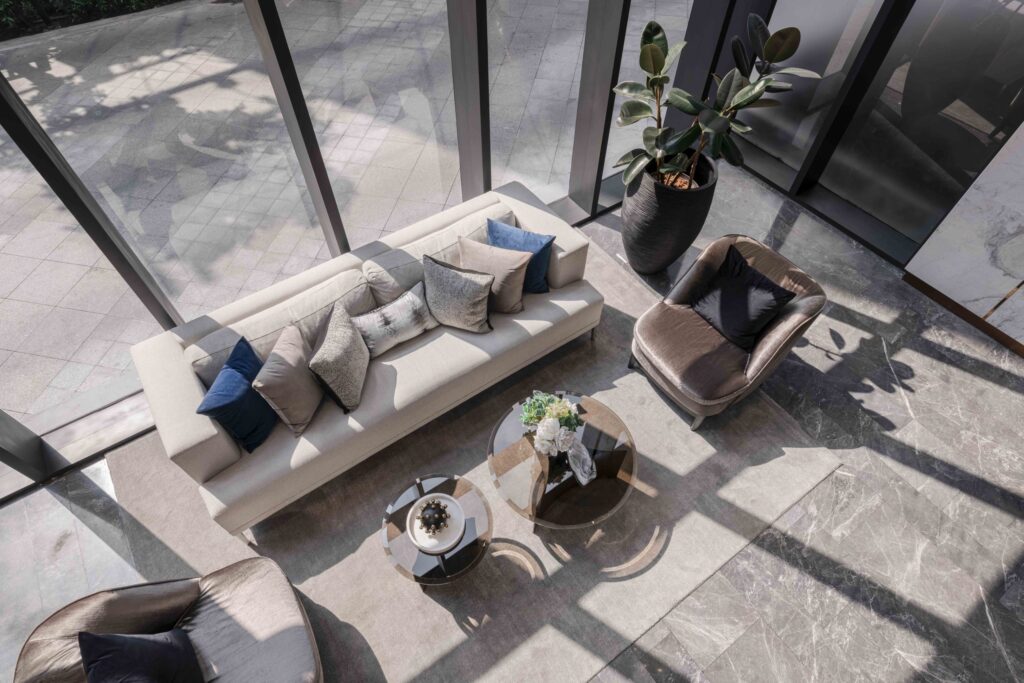 Wyndham Queen Lobby 4 scaled 1