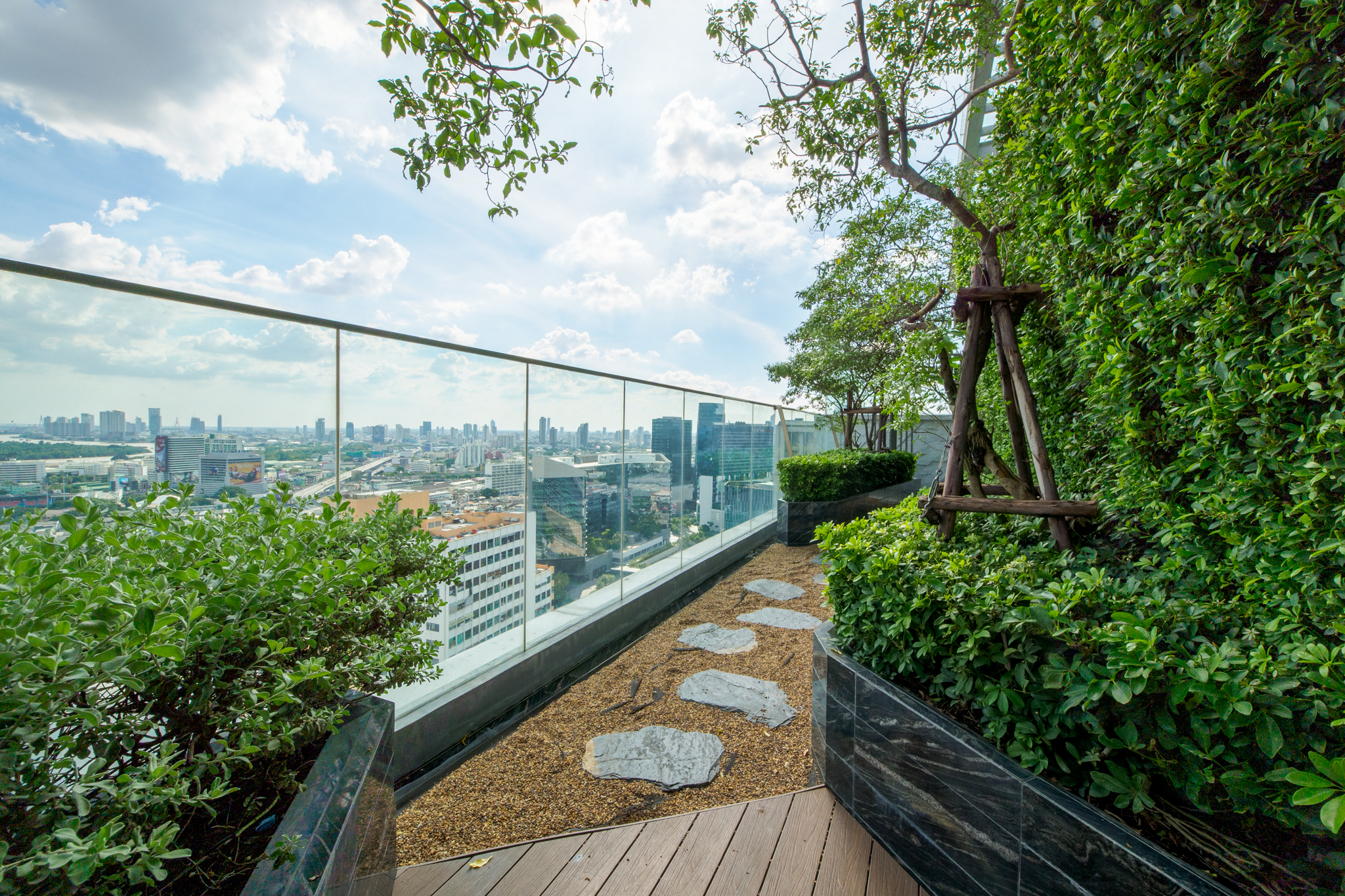 WyndhamQueen_Garden.jpg