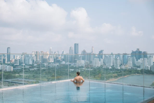 🏙️ 𝑭𝒍𝒐𝒂𝒕 𝒂𝒃𝒐𝒗𝒆 𝑩𝒂𝒏𝒈𝒌𝒐𝒌 🏙️
Glide through calm waters, surrounded by the energy of the city below. At Wyndham Bangkok Queen Convention Centre, it’s not just a swim — it’s a moment of freedom, perspective, and peace above it all.

𝑭𝒐𝒓 𝒊𝒏𝒒𝒖𝒊𝒓𝒊𝒆𝒔 𝒂𝒏𝒅 𝒃𝒐𝒐𝒌𝒊𝒏𝒈𝒔:
📞 02 258 3888
📩 rsvn@wyndhambangkokqueen.com
🌐 wyndhambangkokqueen.com
.
#WyndhamBangkokQueen #WyndhamBangkok #WyndhamRewards